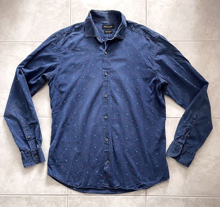 Camisa azul escura com flores (Massimo Dutti, tamanho M)