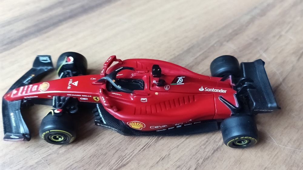 Ferrari F1-75 model sterowany z telefonu apki nowy bez pudelka