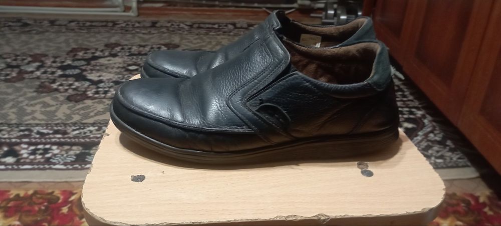 Чоловічі туфлі 42 розмір