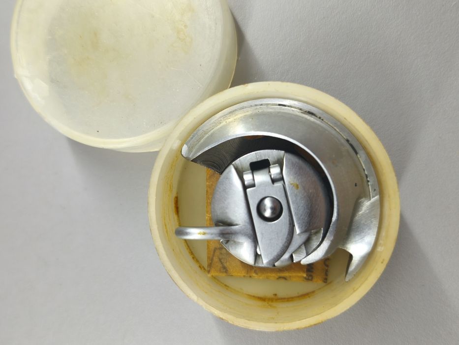 Челнок для швейної машинки