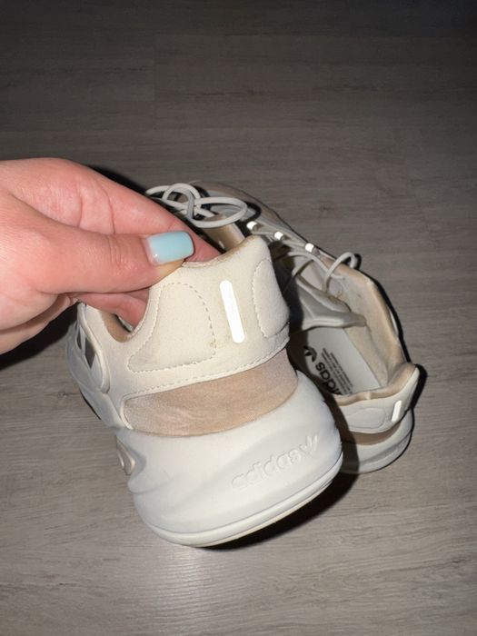 Продам кросівки Adidas Ozelia