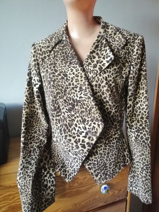 Żakiet damski z weluru.