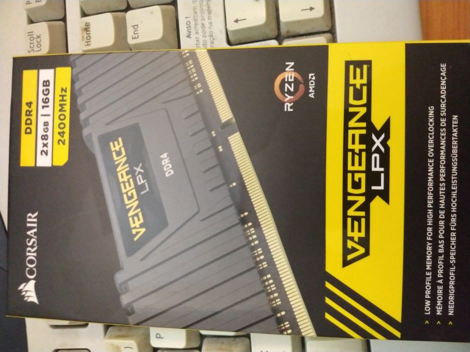 Corsair DDR4 2x8gb 2400 MHz