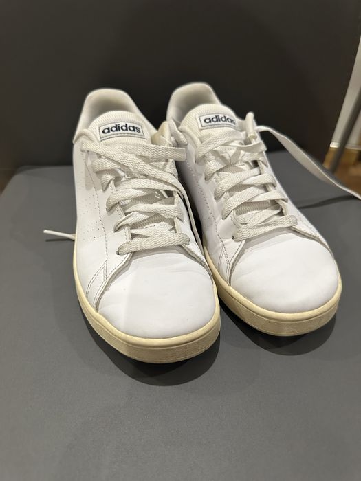 кросівки adidas.