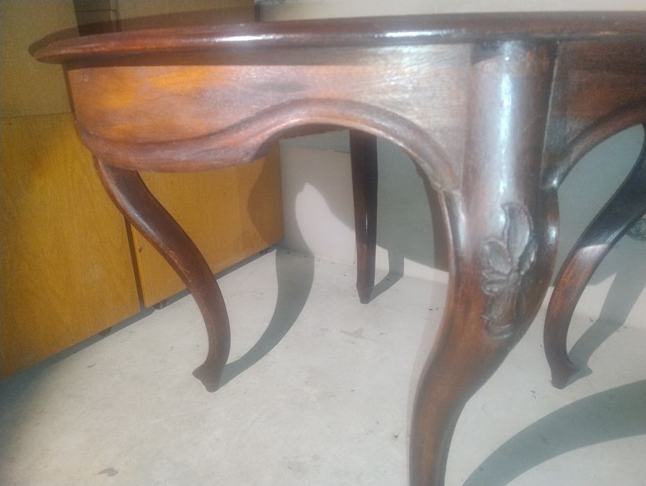 Okrągły stół "vintage" z mahoniu