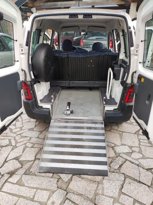 Carrinha citroen Partner adaptada para pessoas com mobilidade reduzida