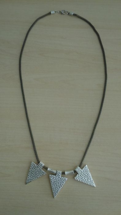 Colar triângulos prateados, NOVO!