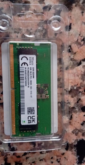 Memória RAM DDR5 de 8 gigas para portátil impecável64740050417537121
