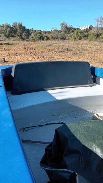 Barco com reboque à venda