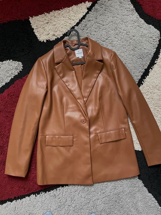 Піджак рудого відтінку