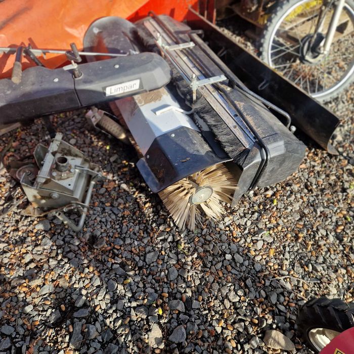 zamiatarka szczotka ogrodowa do traktorka