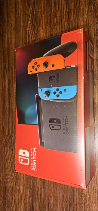 Konsola Nintendo Switch + etui + gra Pokemon Let's  Go Eevee