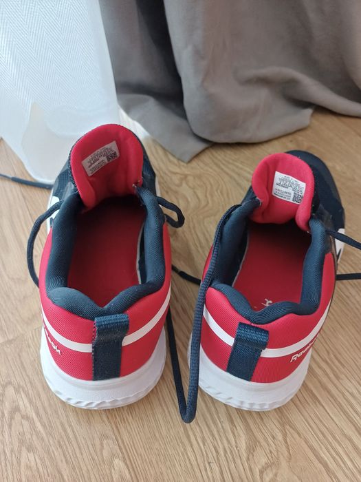 Продам кроссовки Reebok
