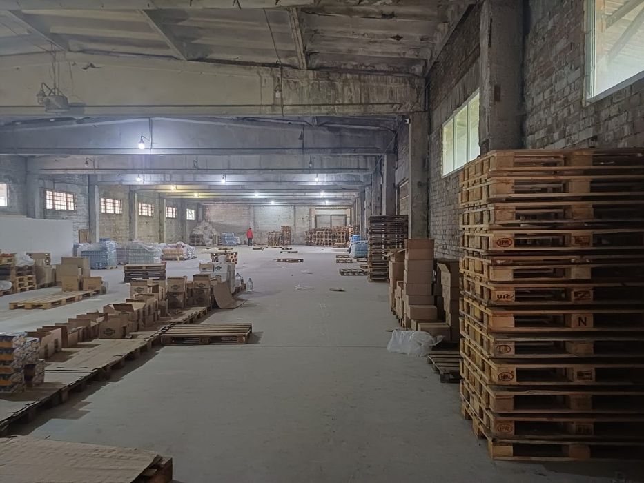 Продаж комерційного приміщення складу площею 2100м.кв