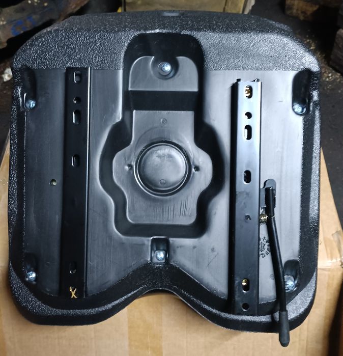 Сиденье, сидіння навантажувача , трактора, універсальне.