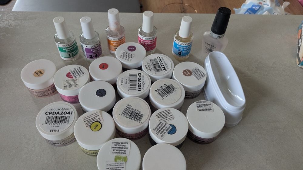 Zestaw do paznokci tytanowych Cuccio, 16 dip puder 14g