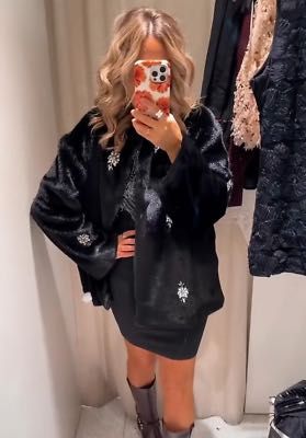 Czarne Futerko zara z ozdobami, 38