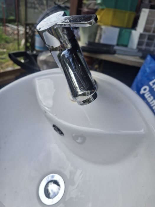 Lavatório  redondo com torneira