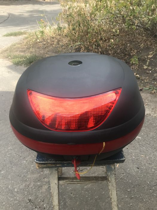 Кофр (багажник) Шлем на мопед/скутер/электровелосипед/электросамокат