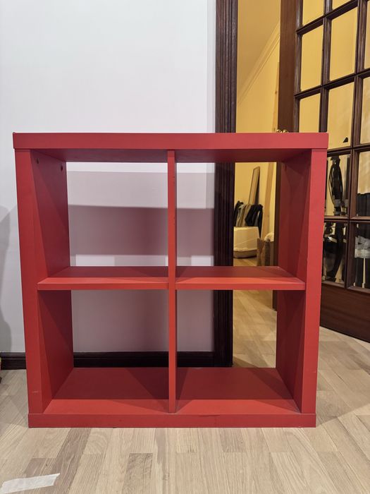 Estante de quadrados modelo Kalax Vermelha