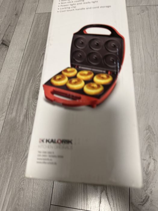 Элекктро кексница. Нова. На корпусе небольшие трещины. На работу не вл