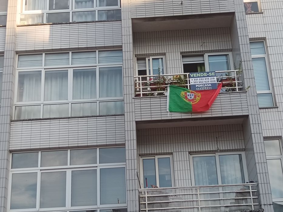 Vendo Apartamento T3 no Centro da Cidade de Mangualde  com muito luminosidade, acolhedor.