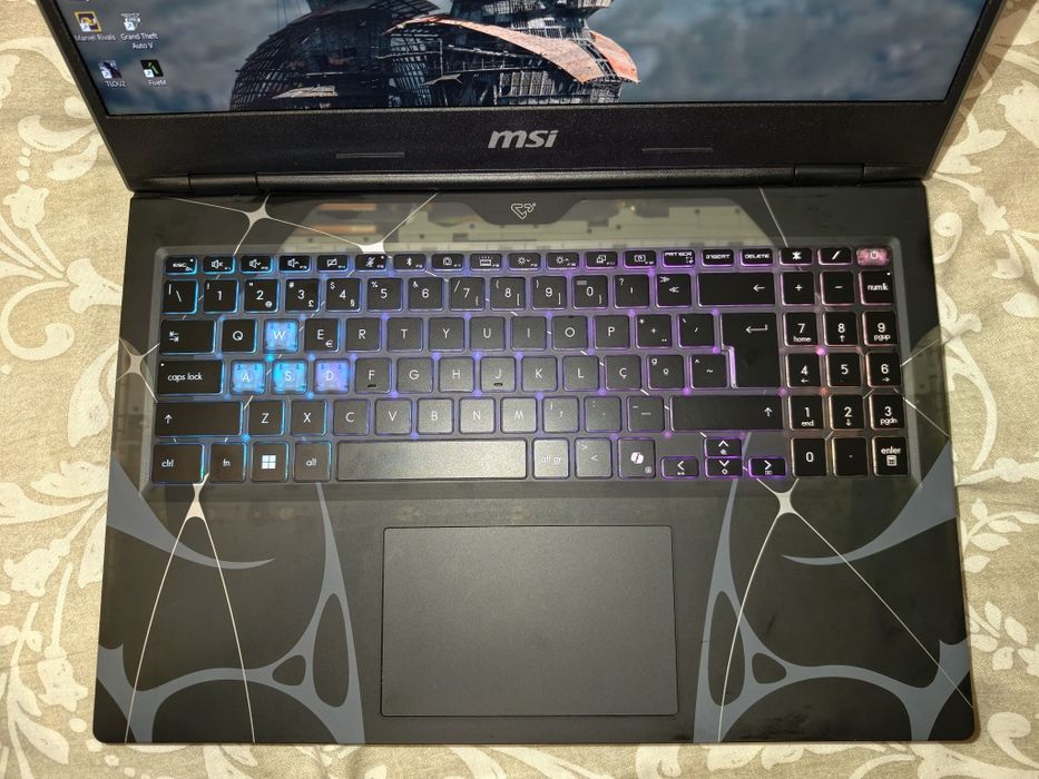 MSI CYBORG 15 troco em torre