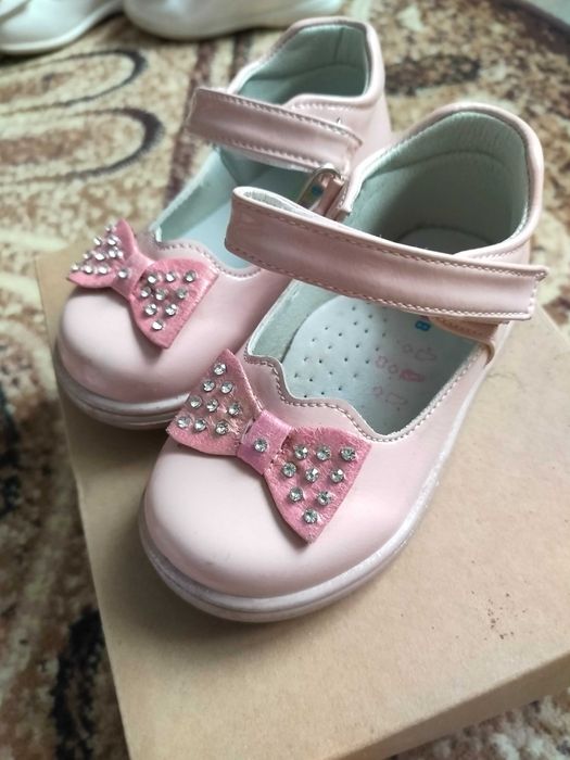 Туфельки для дівчинки