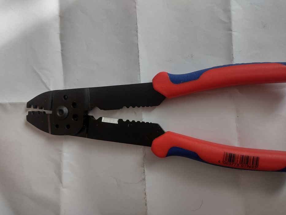 Kleszcze  do przewodów elektrycznych.Knipex