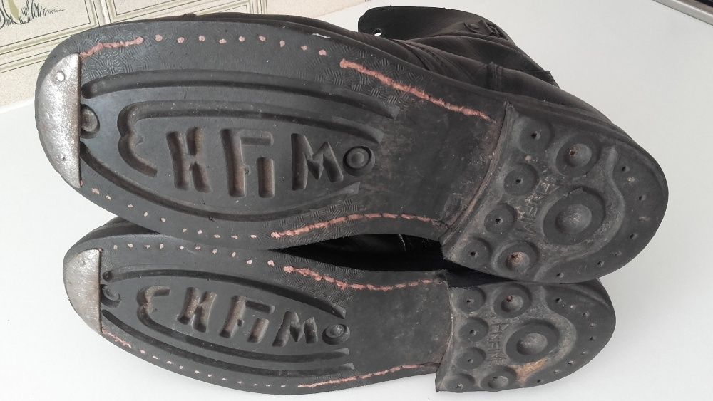 Botas da tropa em pele