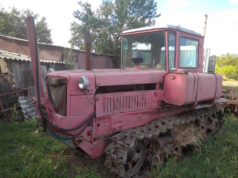 Трактор бульдозер ДТ-75 з відвалом, плуг (4 корпуси) в робочому стані