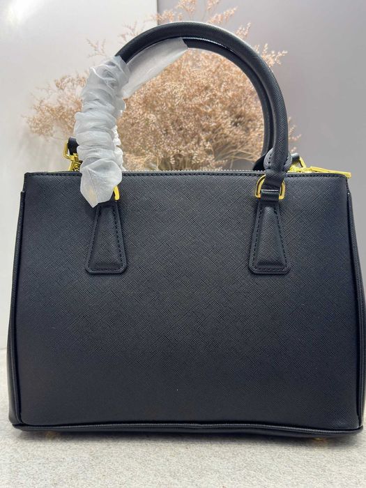 Жіноча сумка Prada Saffiano чорна / Женская кожаная сумка Прада черная