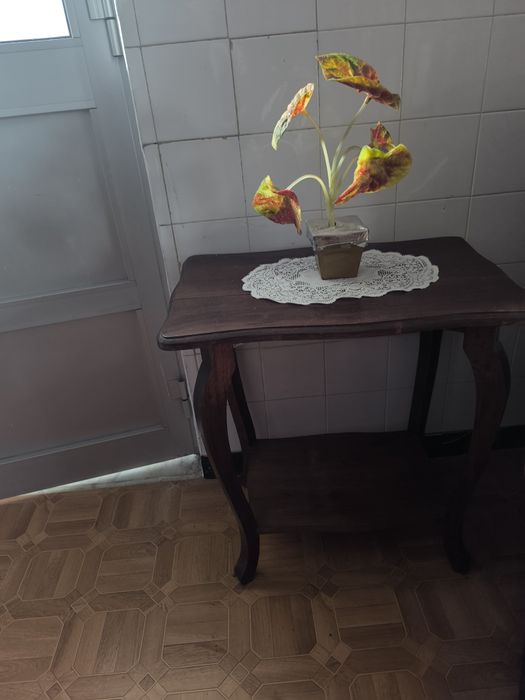 Mesinha pequena vintage