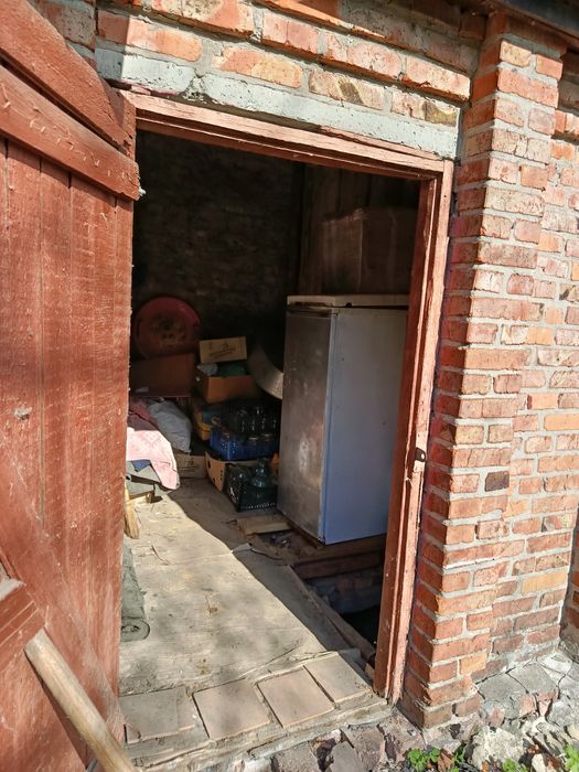 Продам погріб з надстр.
