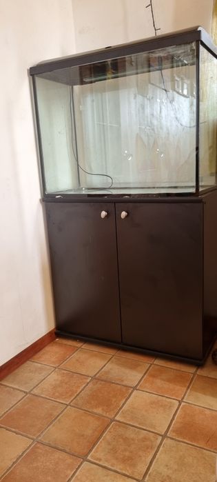 Аквариум для рыбок с тумбой