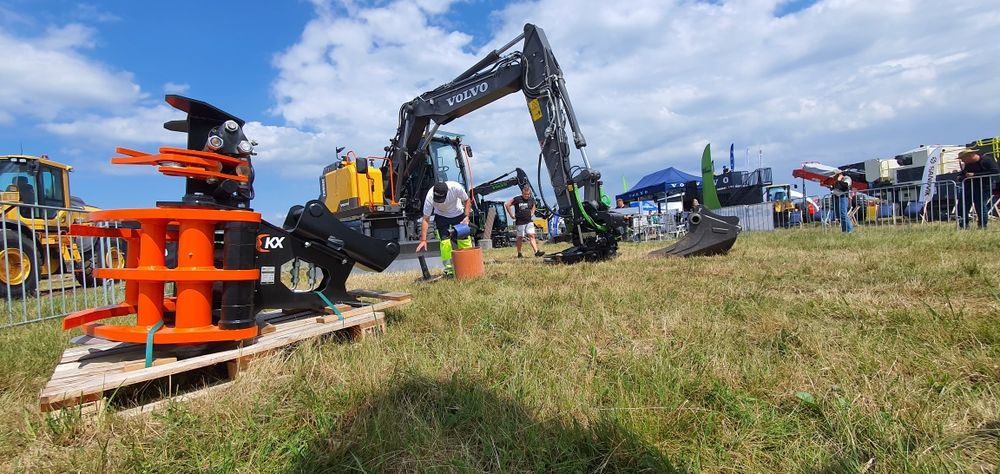 Głowica ścinkowa do drzewa z kolektorem pakietującym do koparki VOLVO