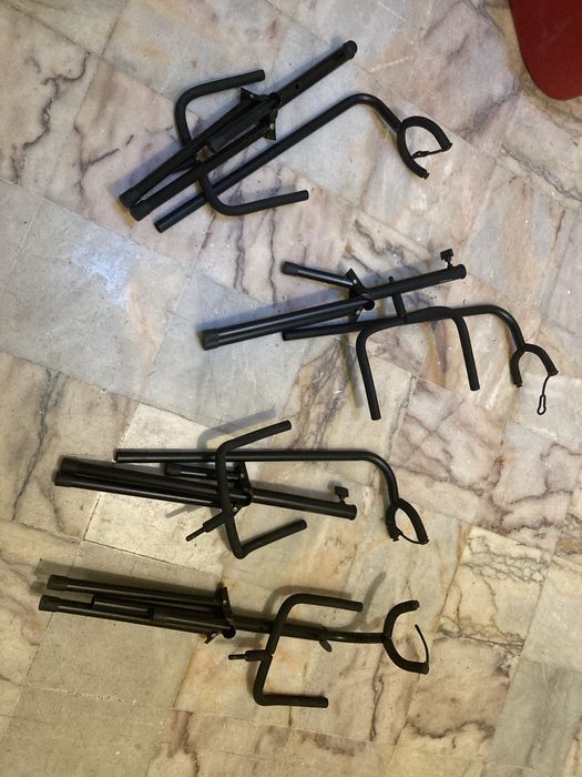 4 suportes de guitarras