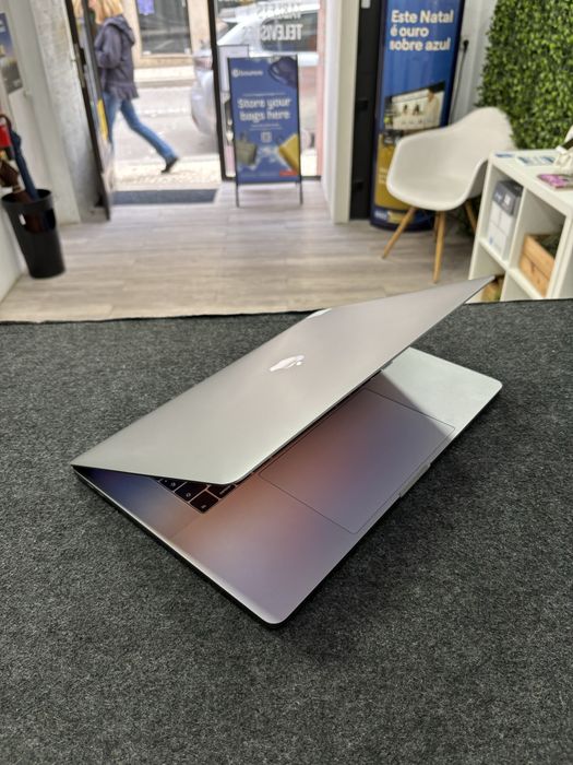 MacBook Pro 15 "Core i7 6-Core"| 16GB | Radeon Pro 4GB | Bateria 100% | Garantoa de 1 Ano