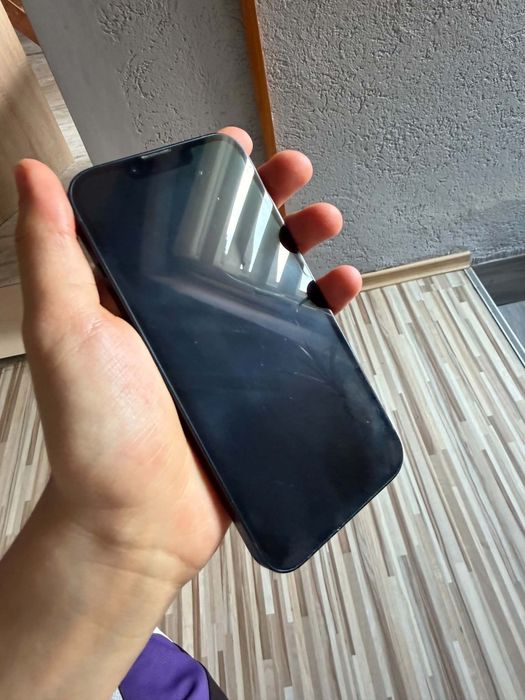 Telefon iPhone 13