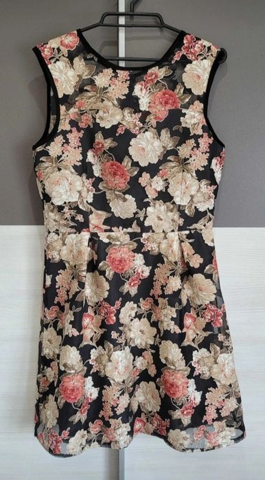 Sukienka w kwiaty 40
