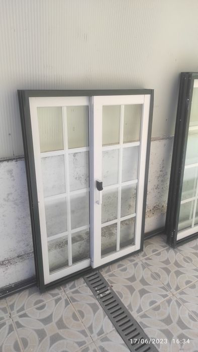 Janelas alumínio com vidro duplo.