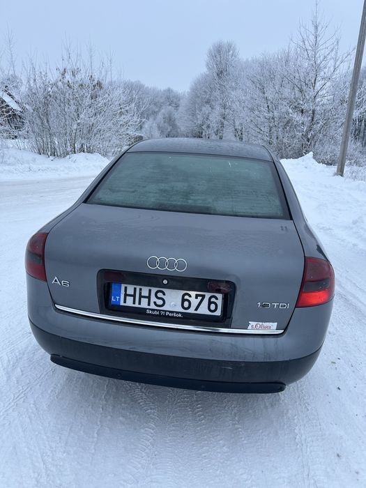 Продам машну Audi на бляхах машина потребує ремонту немає задньої пере