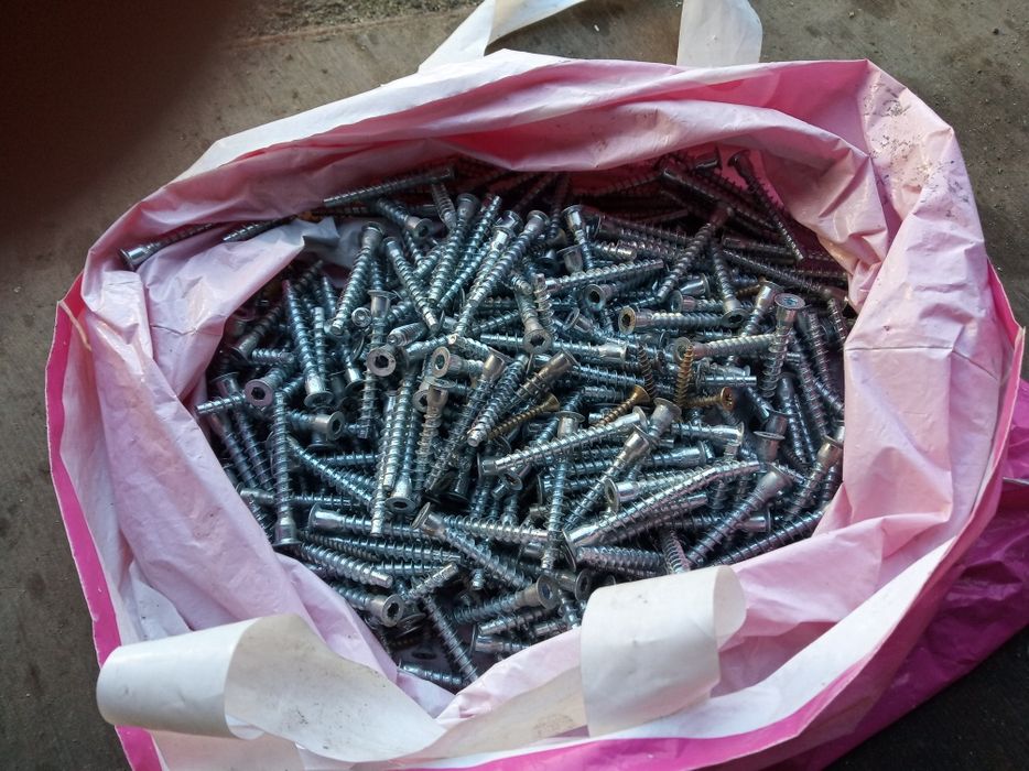 Конфiрмати саморiзи меблевi для крiпленя одним лотом