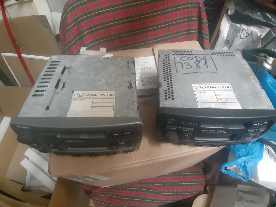 Rádios de automóvel a funcionar