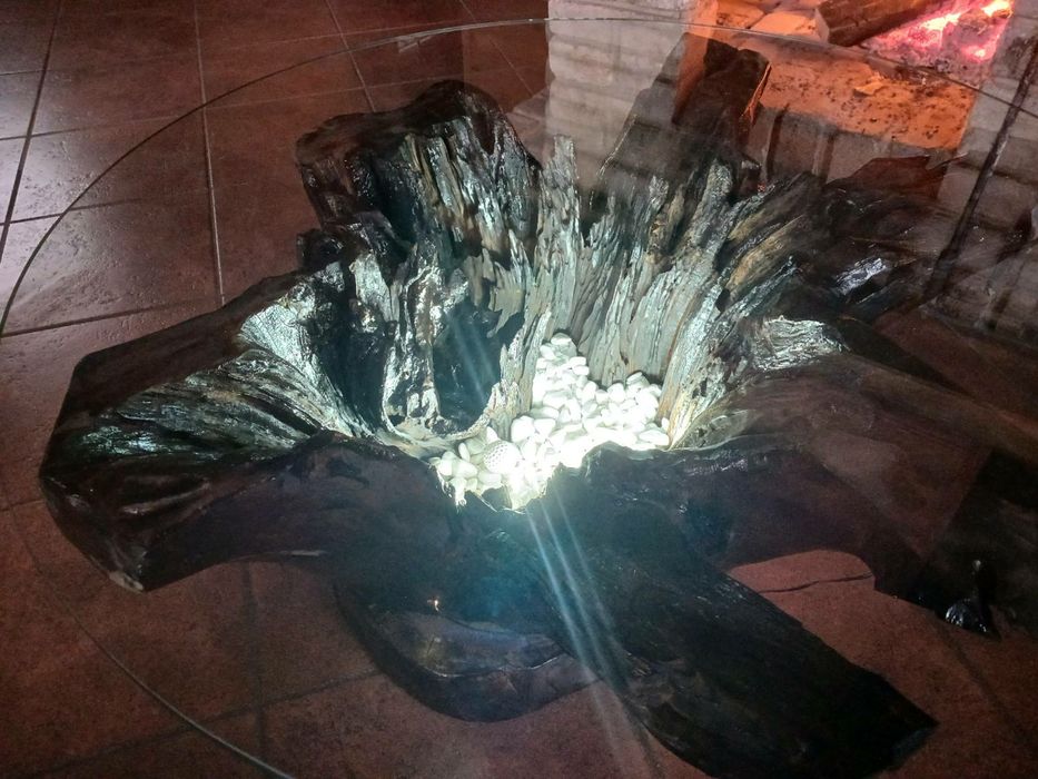 Стіл журнальний.