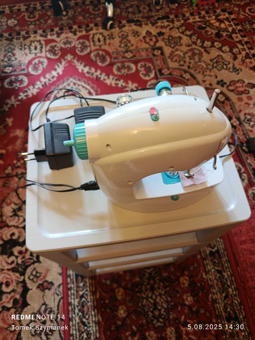 Mini maszyna di szycia