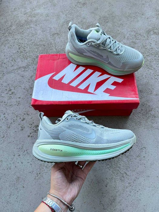 Нові кросівки  Nike vomero. 38 38 40 розміри