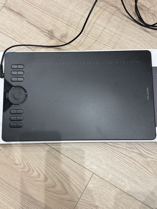 tablet graficzny huion hs610