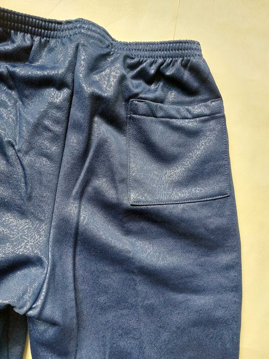 Мужской спортивный костюм с лампасами.Новый.