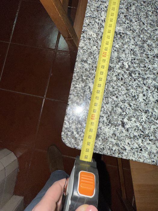 Mesa de jantar de granito